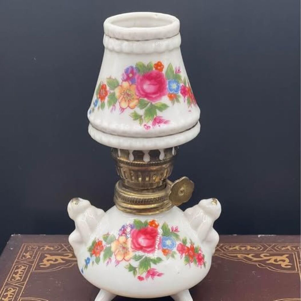 Ceramic Porcelain White Oil Kerosene Lamp Flowers Footed 6” - Japan